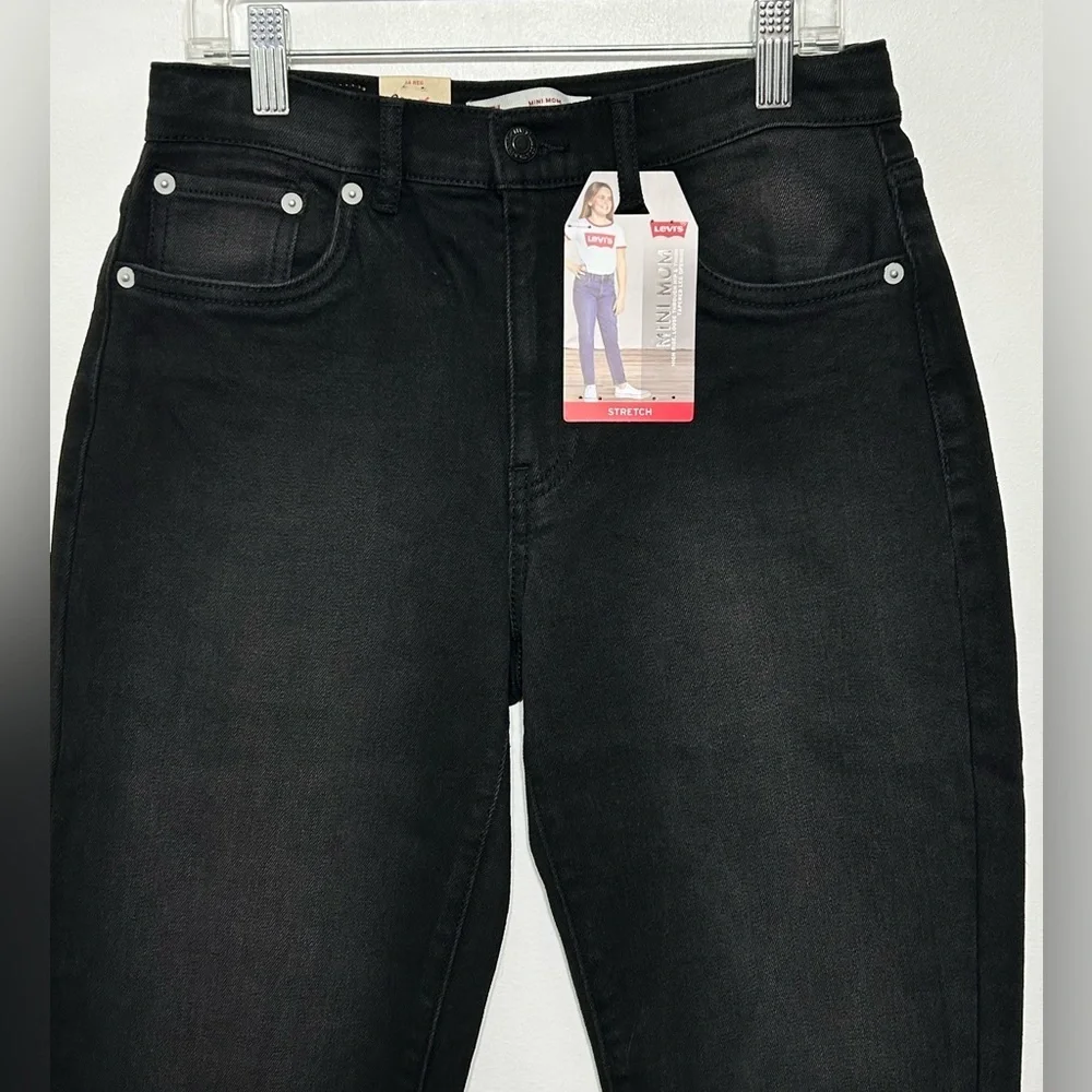 New! Levi’s High Rise Mini Mom Jeans